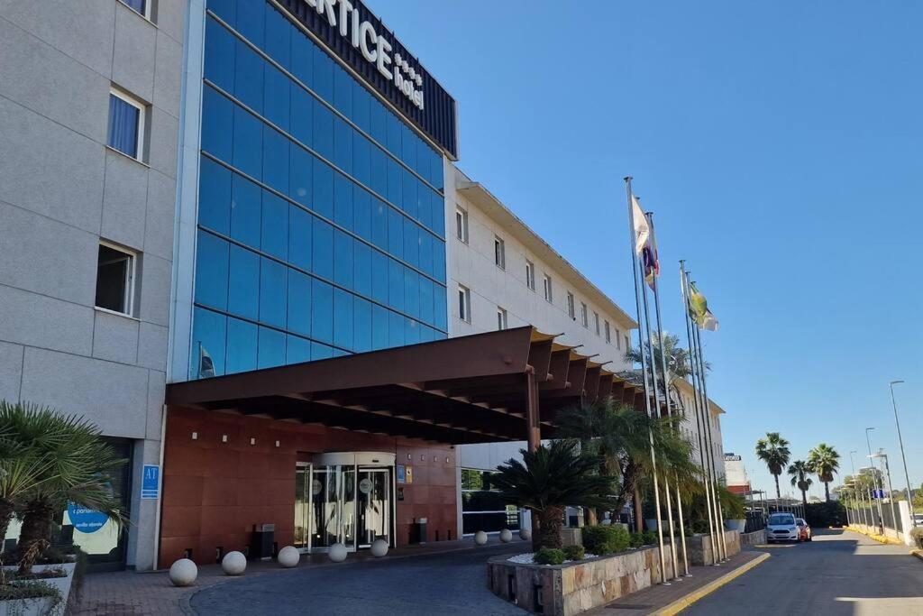 Apartment With Free Parking And Pool Bormujos Esterno foto