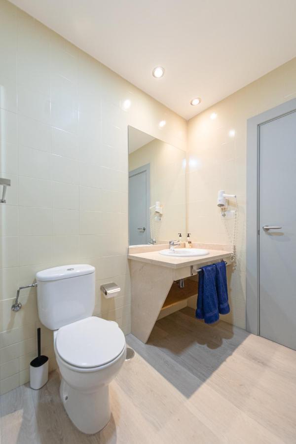Apartment With Free Parking And Pool Bormujos Esterno foto