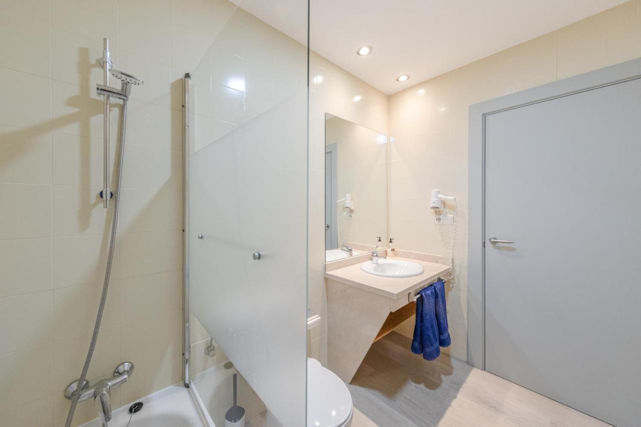 Apartment With Free Parking And Pool Bormujos Esterno foto